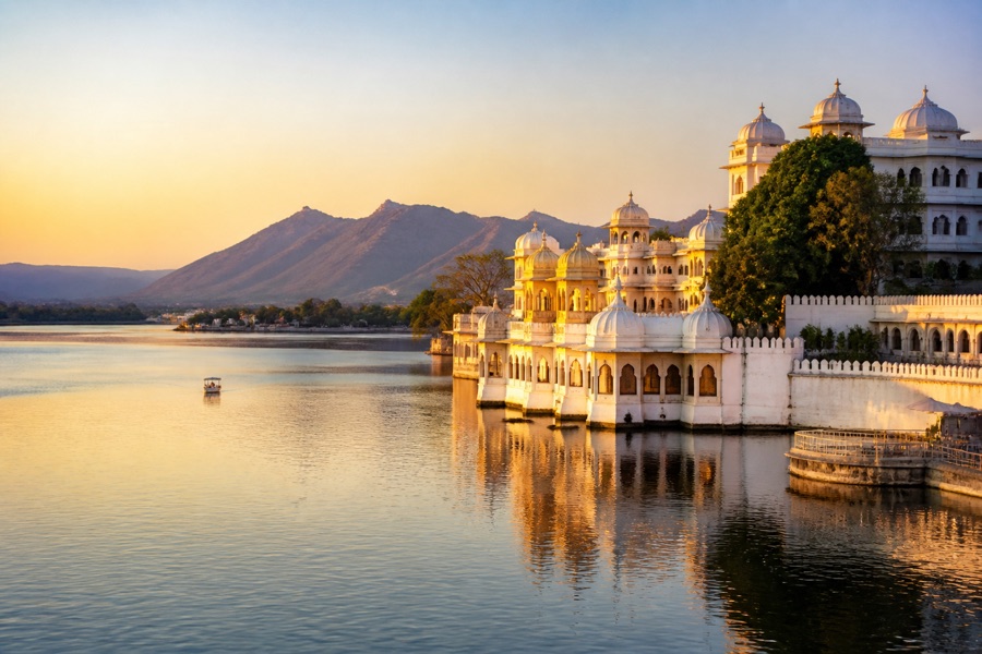 Udaipur Lake Pichola for Jodhpur to Udaipur taxi